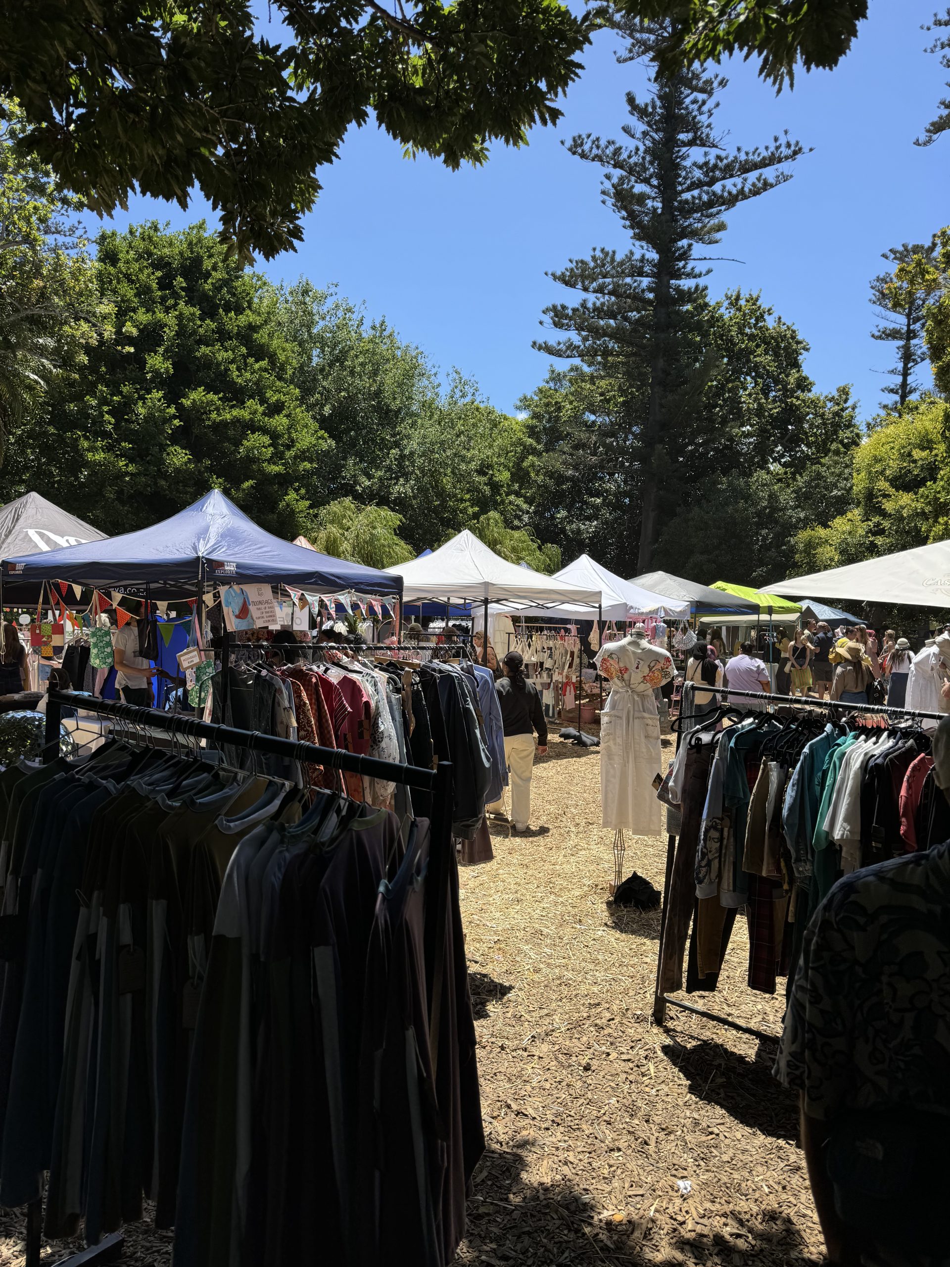 Kindred Market independent vendors and shoppers